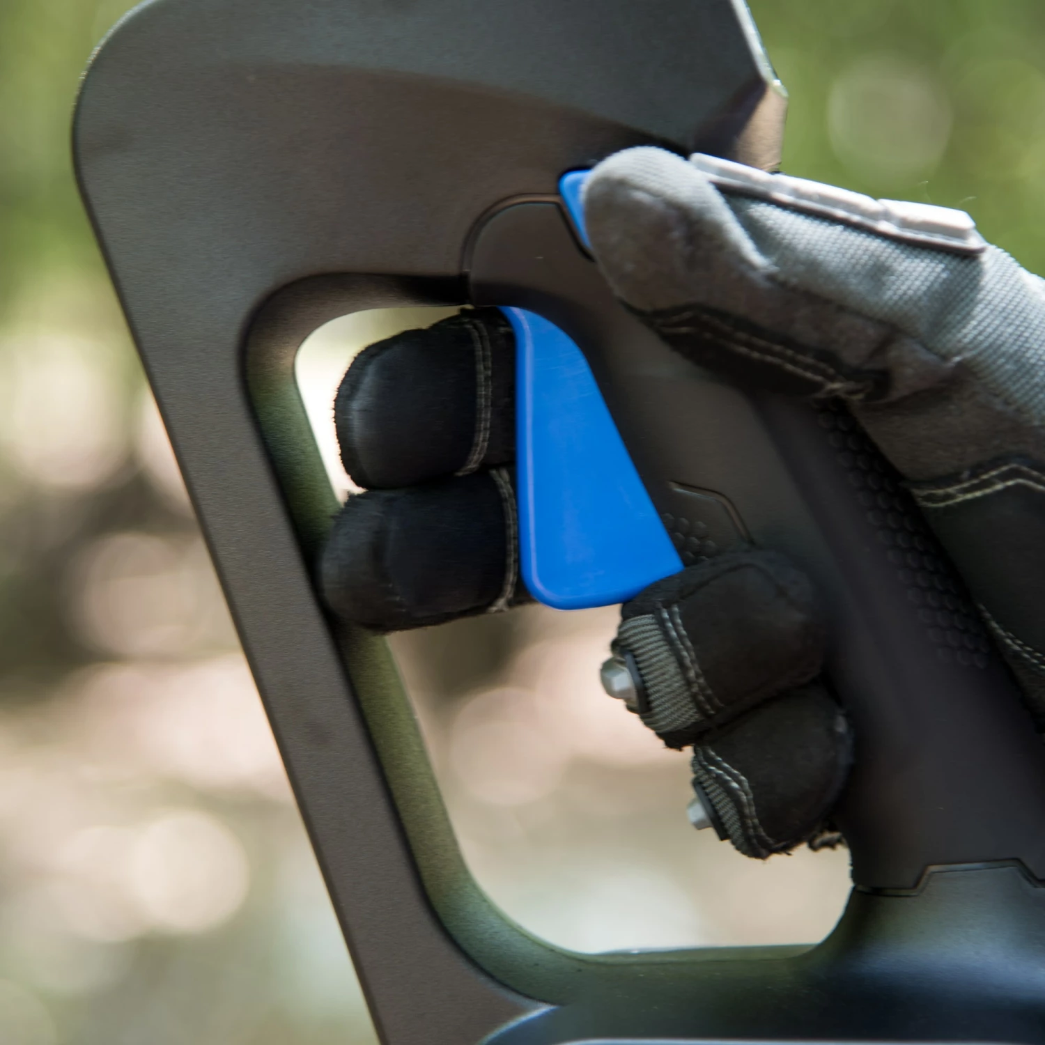 Kobalt Cordless Electric Pole Saws 80-Volt 10-in Cordless Electric Pole Saw (Battery Not Included) 5 Kobalt Cordless Electric Pole Saws 80-Volt 10-in Cordless Electric Pole Saw (Battery Not Included) - Image 5