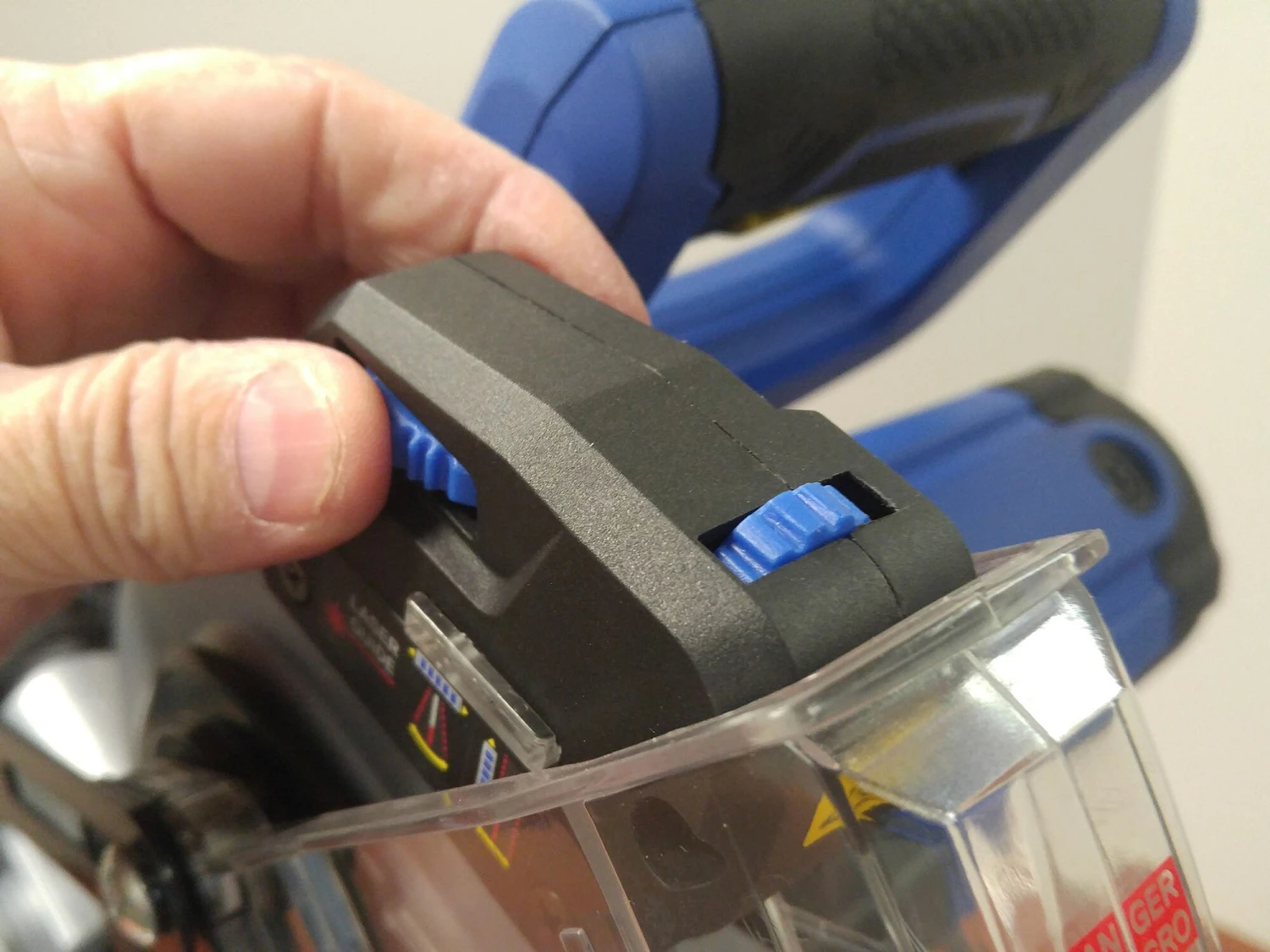 Kobalt Miter Saws Compact sliding 7-1/4-in 10 Amps Single Bevel Sliding Compound Corded Miter Saw 9 Kobalt Miter Saws Compact sliding 7-1/4-in 10 Amps Single Bevel Sliding Compound Corded Miter Saw - Image 9