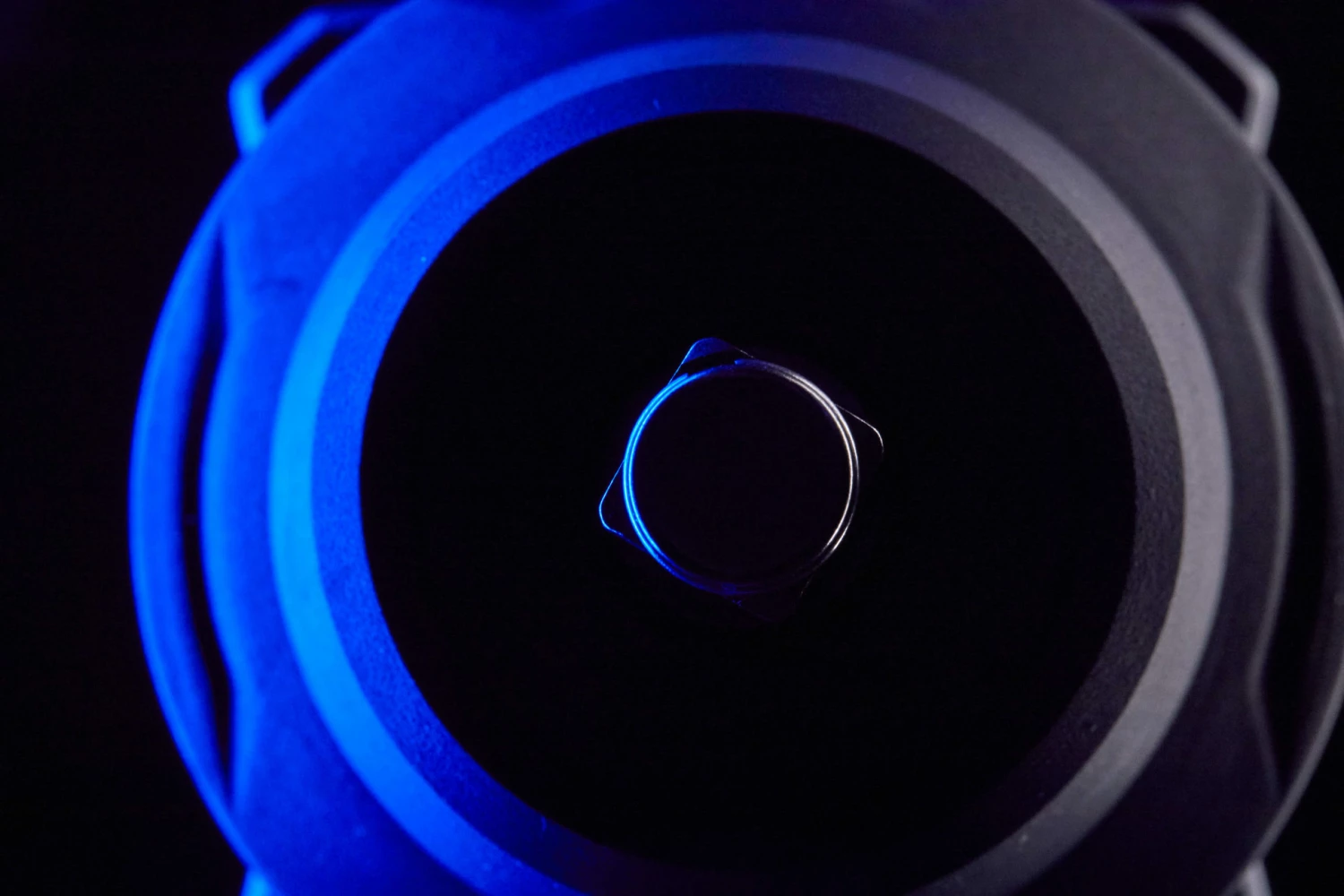 Kobalt Impact Wrenches 24-Volt XTR Variable Speed Brushless 1/2-in Drive Cordless Impact Wrench (1-Battery Included) 3 Kobalt Impact Wrenches 24-Volt XTR Variable Speed Brushless 1/2-in Drive Cordless Impact Wrench (1-Battery Included) - Image 3