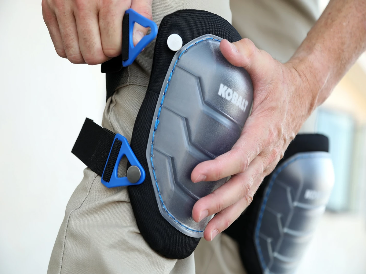 Kobalt Hard Shell Knee Pads 2 Kobalt Hard Shell Knee Pads - Image 2