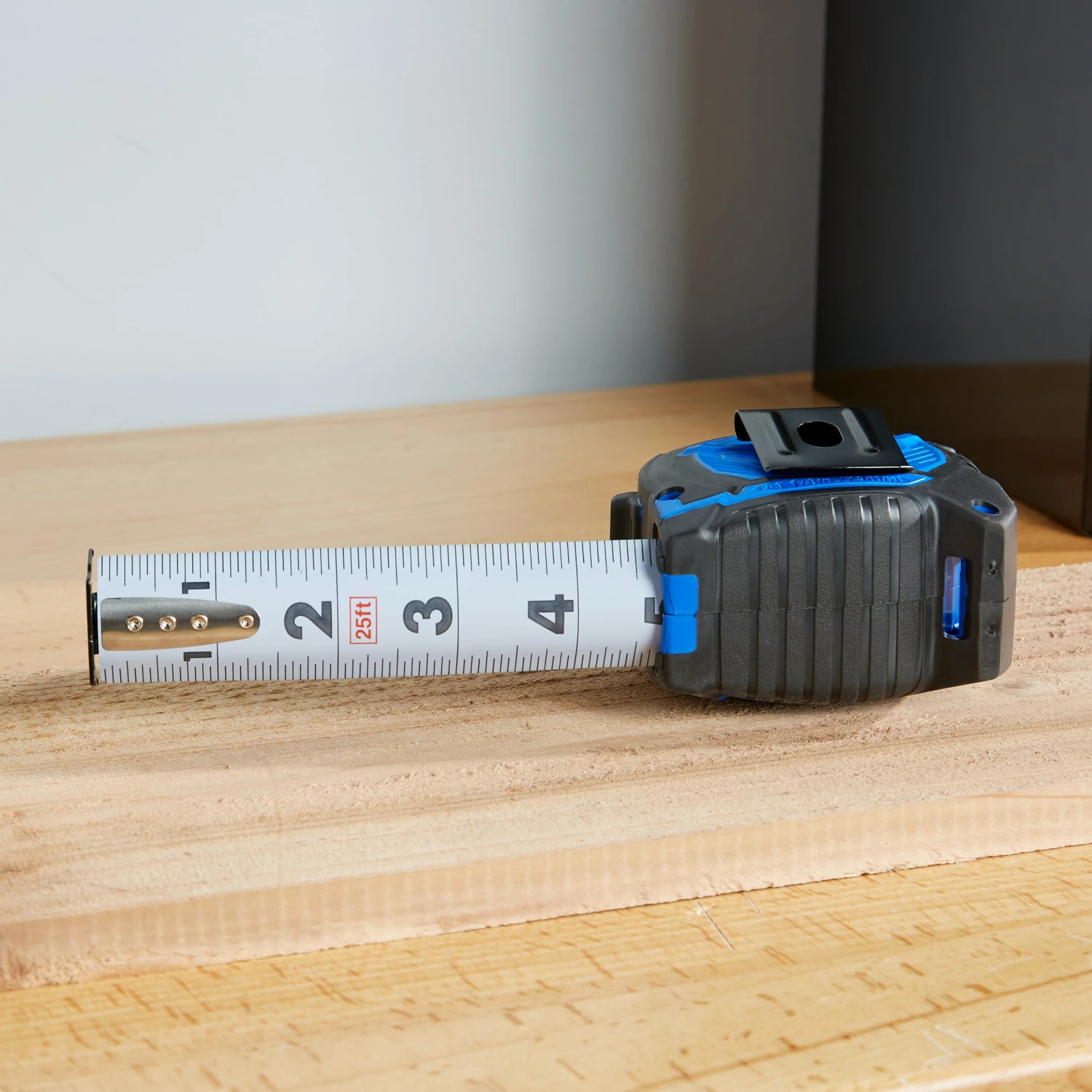 Kobalt Tape Measures 25 Ft. Kobalt Compact Magnetic Wide Blade 3 Kobalt Tape Measures 25 Ft. Kobalt Compact Magnetic Wide Blade - Image 3