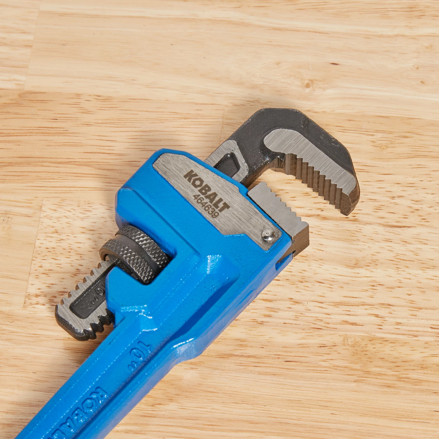 Kobalt Pipe Wrenches 10-in Cast Iron Pipe Wrench 4 Kobalt Pipe Wrenches 10-in Cast Iron Pipe Wrench - Image 4